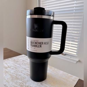 NWT Black Stanley - Flowstate Tumbler The Quencher H2.0 40oz